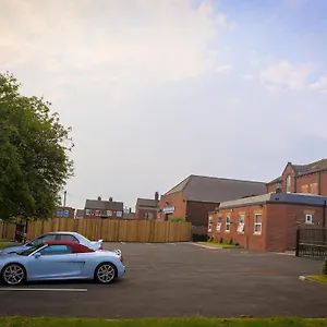 Apartment Spacious Close To City Centre With Free Secure Parking, Leeds (West Yorkshire)